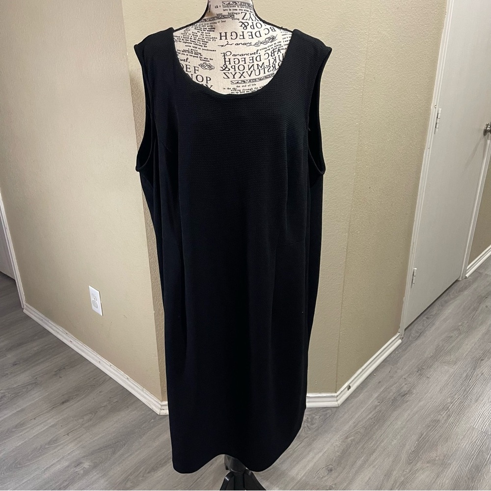 Chic Black Sleeveless Midi Dress